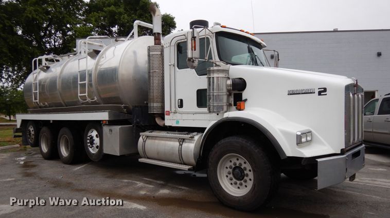 image for item DH6509 2009 Kenworth T800  vacuum truck