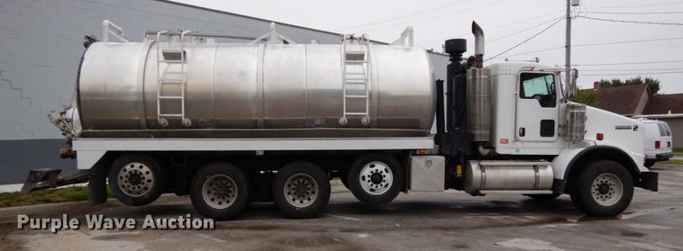 image for item DH6509 2009 Kenworth T800  vacuum truck
