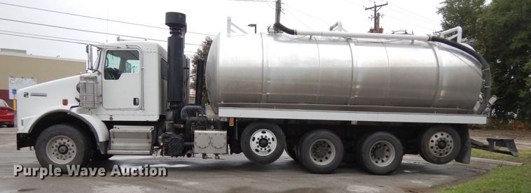 image for item DH6509 2009 Kenworth T800  vacuum truck