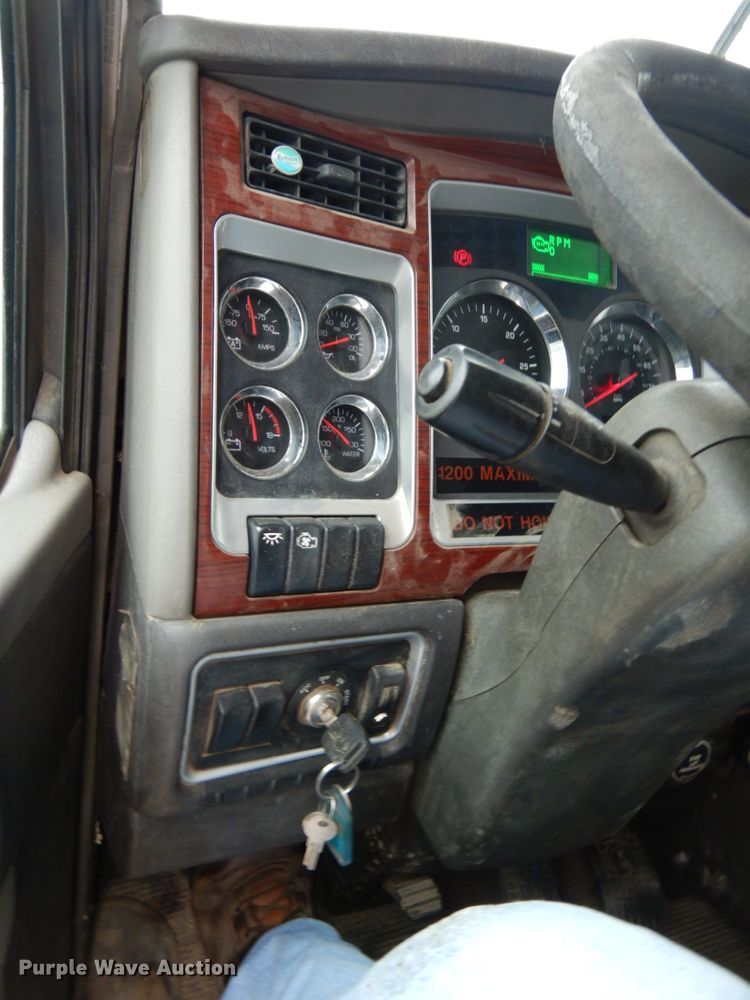 image for item DH6509 2009 Kenworth T800  vacuum truck