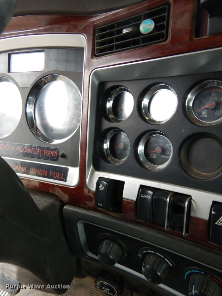 image for item DH6509 2009 Kenworth T800  vacuum truck