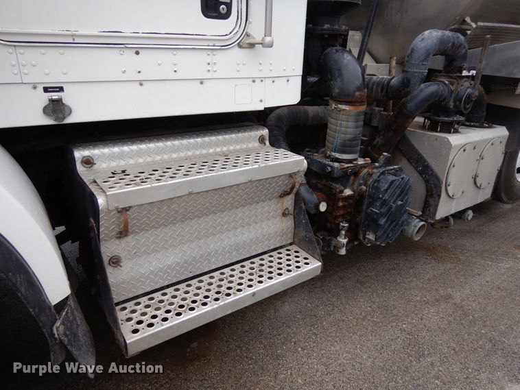 image for item DH6509 2009 Kenworth T800  vacuum truck