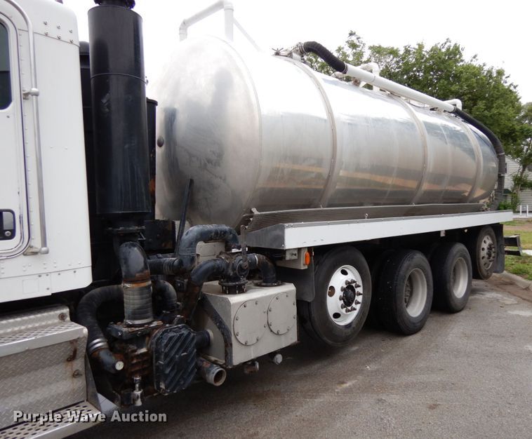 image for item DH6509 2009 Kenworth T800  vacuum truck