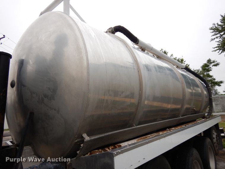 image for item DH6509 2009 Kenworth T800  vacuum truck