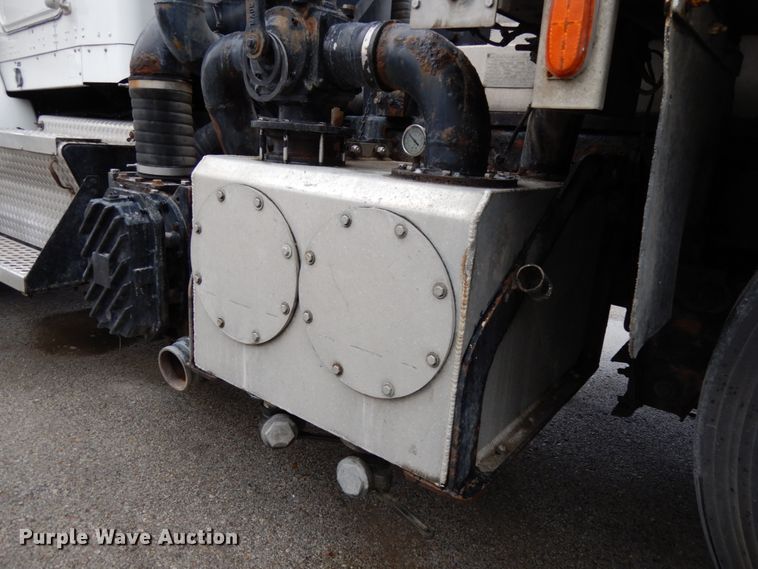 image for item DH6509 2009 Kenworth T800  vacuum truck