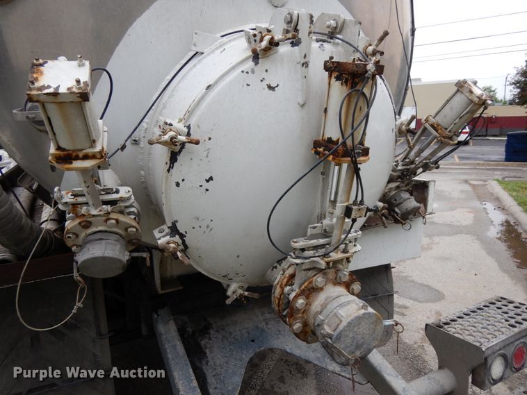 image for item DH6509 2009 Kenworth T800  vacuum truck