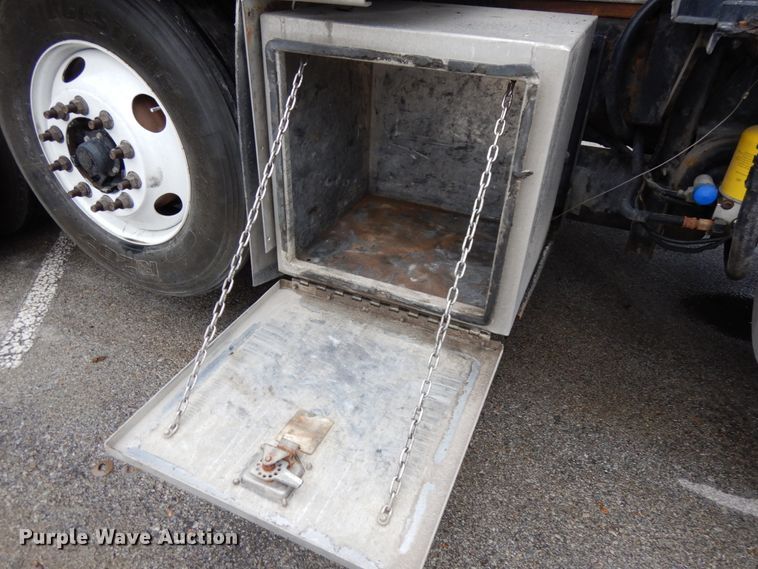 image for item DH6509 2009 Kenworth T800  vacuum truck