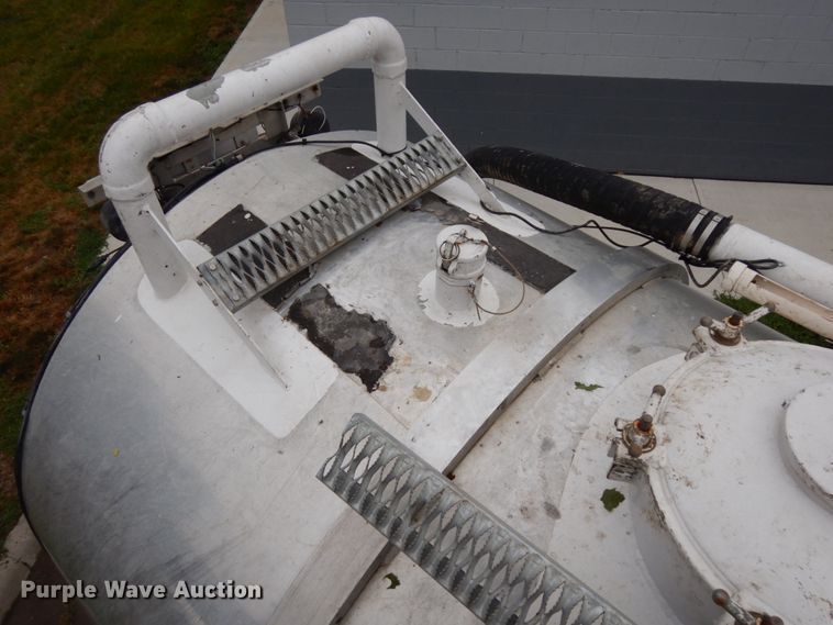 image for item DH6509 2009 Kenworth T800  vacuum truck