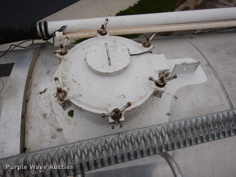 image for item DH6509 2009 Kenworth T800  vacuum truck