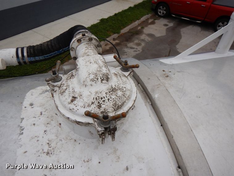 image for item DH6509 2009 Kenworth T800  vacuum truck