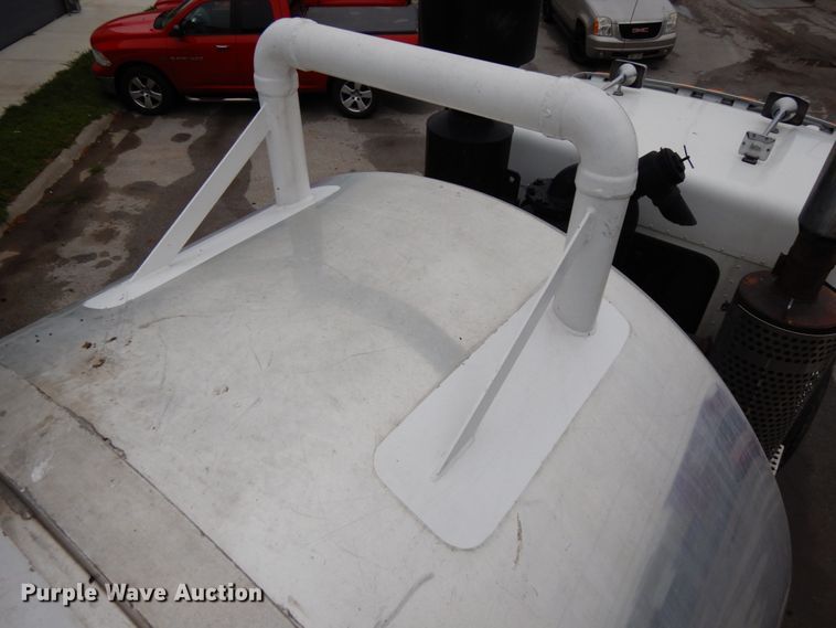 image for item DH6509 2009 Kenworth T800  vacuum truck