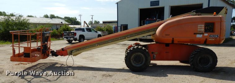 image for item DH6512 2004 JLG 600S  boom lift