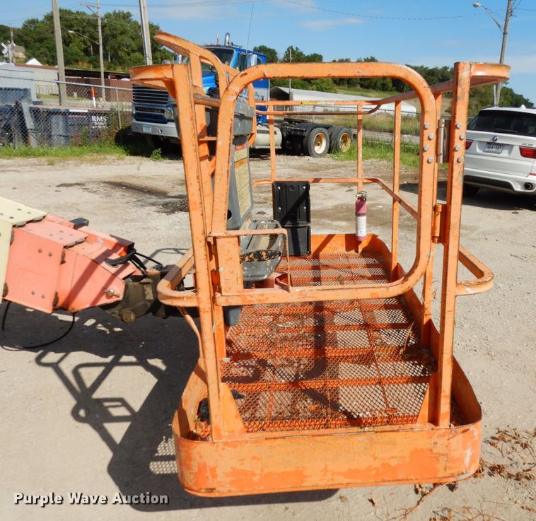 image for item DH6512 2004 JLG 600S  boom lift