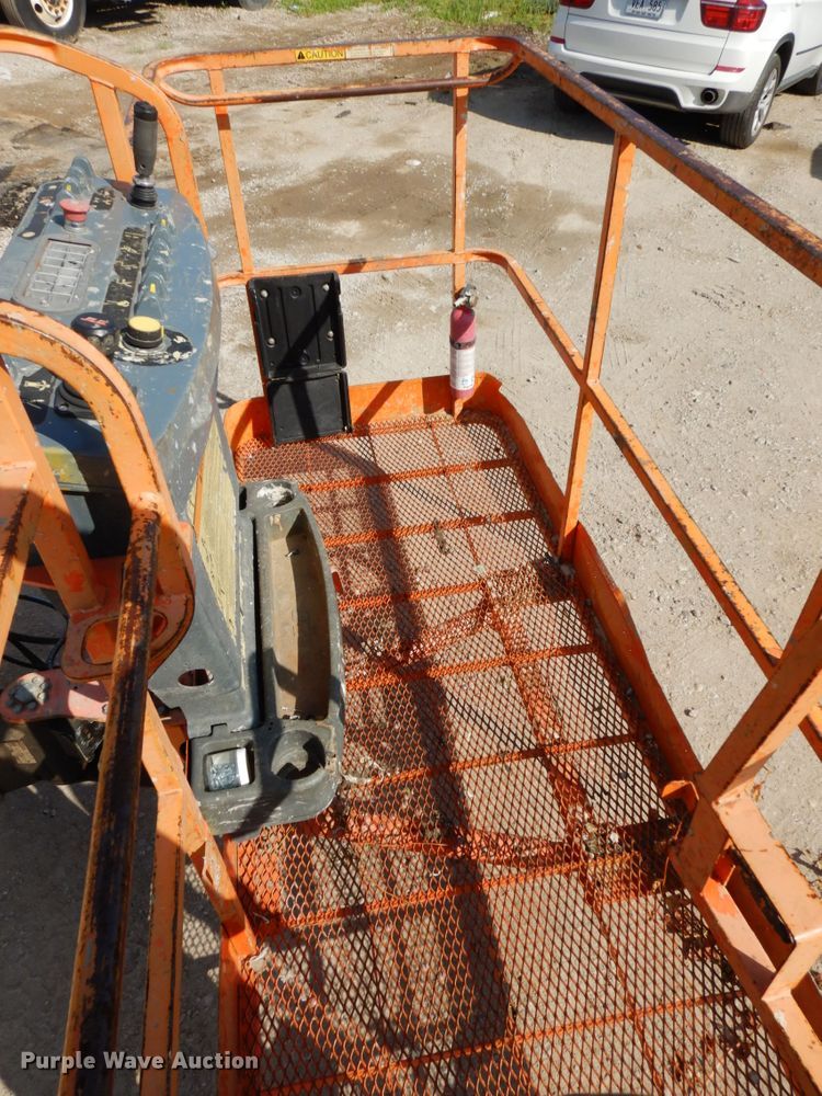 image for item DH6512 2004 JLG 600S  boom lift