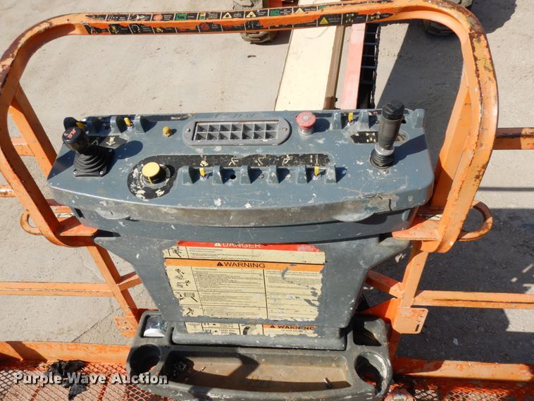 image for item DH6512 2004 JLG 600S  boom lift