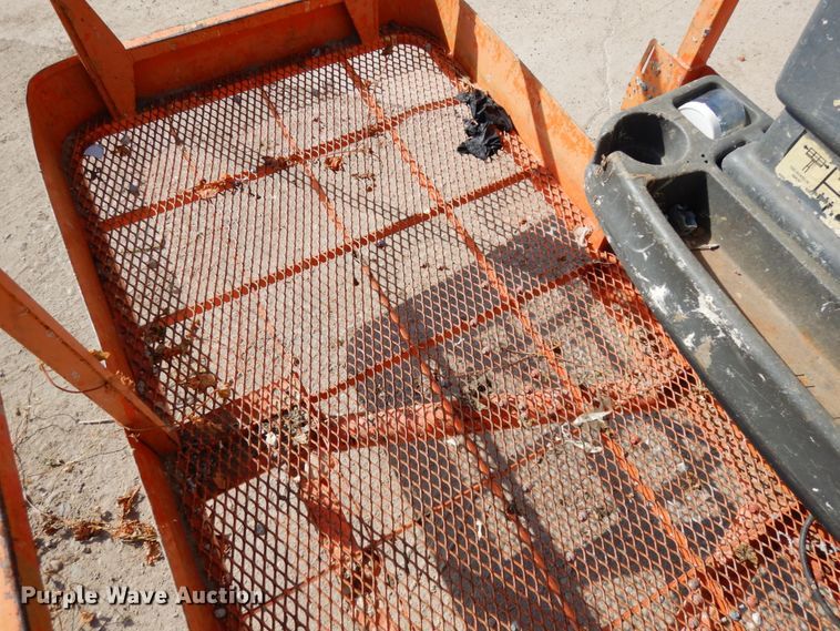 image for item DH6512 2004 JLG 600S  boom lift