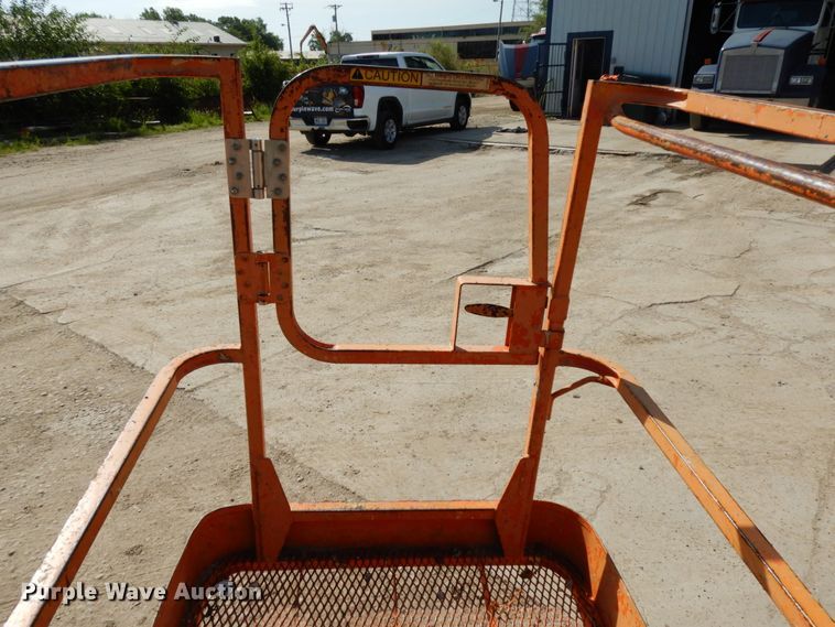 image for item DH6512 2004 JLG 600S  boom lift