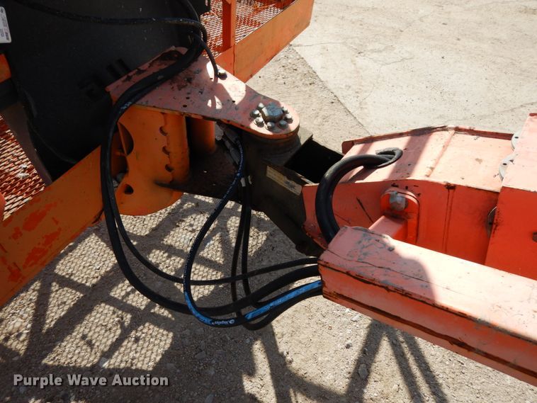 image for item DH6512 2004 JLG 600S  boom lift