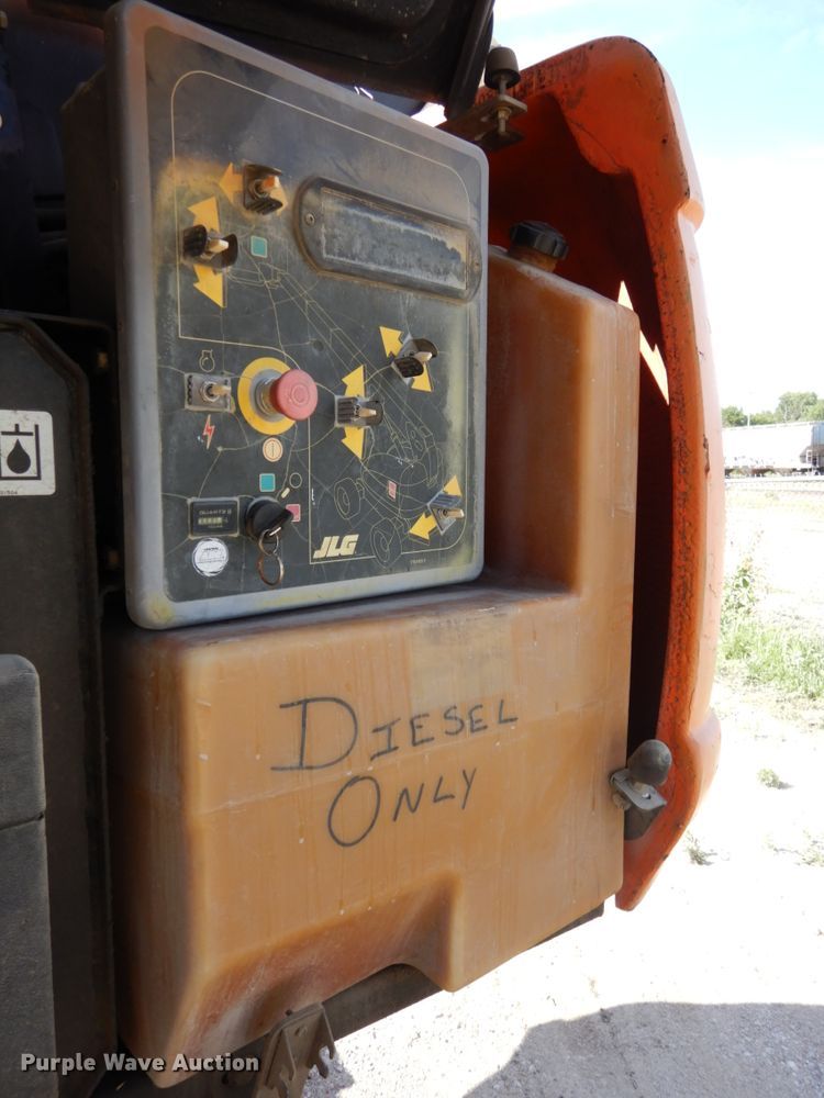 image for item DH6512 2004 JLG 600S  boom lift