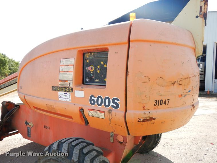 image for item DH6512 2004 JLG 600S  boom lift