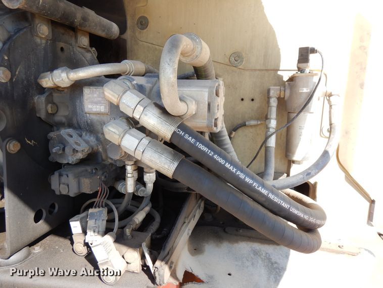 image for item DH6512 2004 JLG 600S  boom lift