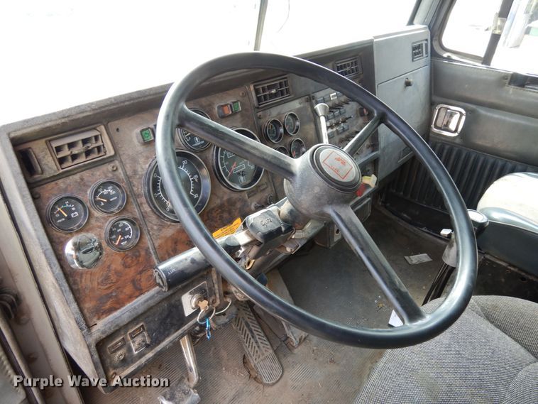 image for item DH6513 1994 Kenworth T800B  dump truck