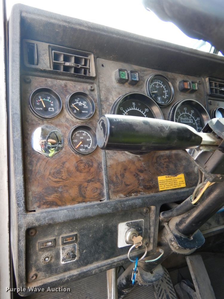 image for item DH6513 1994 Kenworth T800B  dump truck