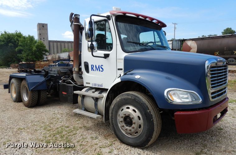 image for item DH6514 2006 Freightliner Business Class M2  hook lift truck