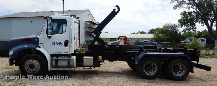 image for item DH6514 2006 Freightliner Business Class M2  hook lift truck