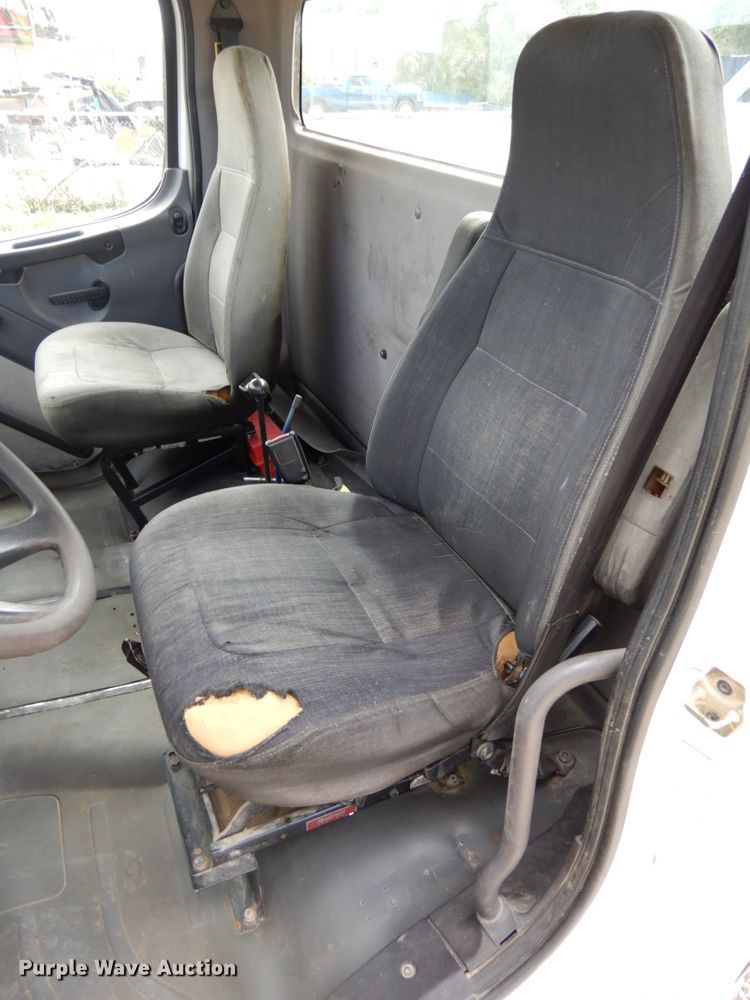 image for item DH6514 2006 Freightliner Business Class M2  hook lift truck