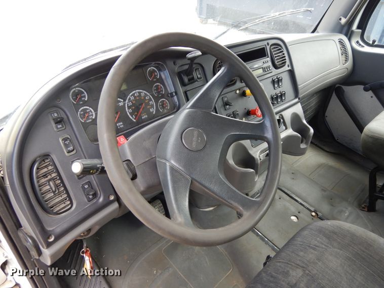 image for item DH6514 2006 Freightliner Business Class M2  hook lift truck