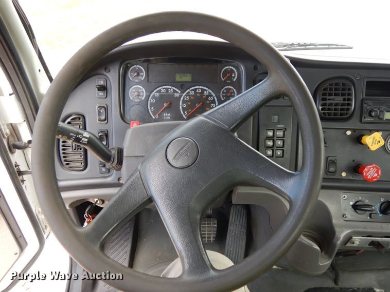 image for item DH6514 2006 Freightliner Business Class M2  hook lift truck