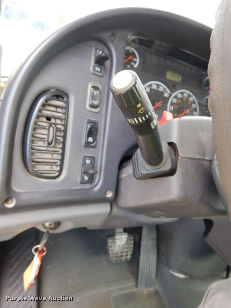 image for item DH6514 2006 Freightliner Business Class M2  hook lift truck