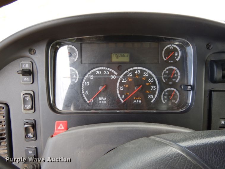 image for item DH6514 2006 Freightliner Business Class M2  hook lift truck