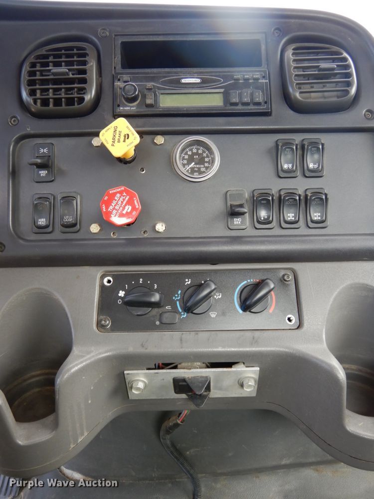 image for item DH6514 2006 Freightliner Business Class M2  hook lift truck