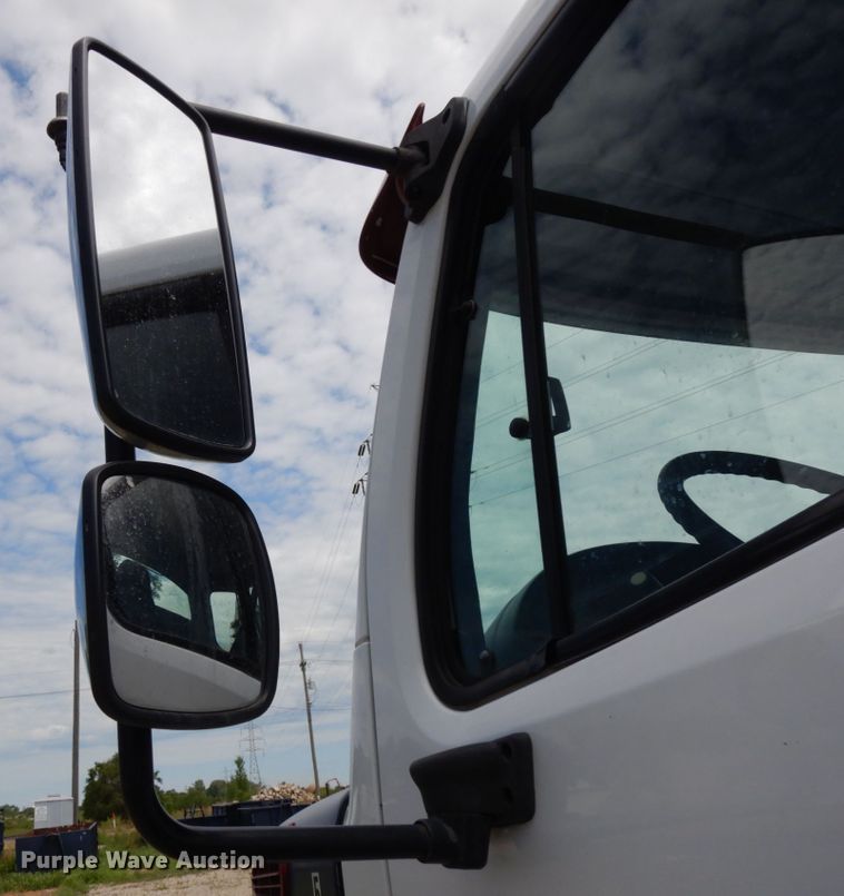 image for item DH6514 2006 Freightliner Business Class M2  hook lift truck