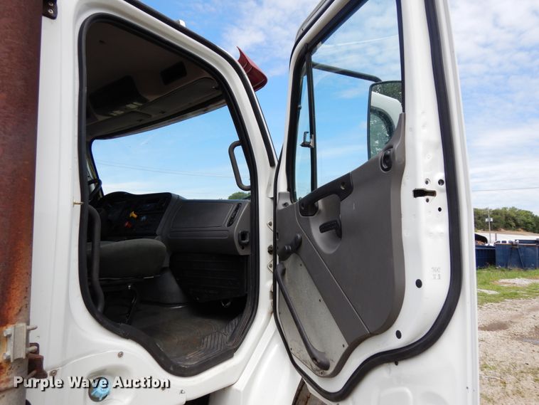 image for item DH6514 2006 Freightliner Business Class M2  hook lift truck