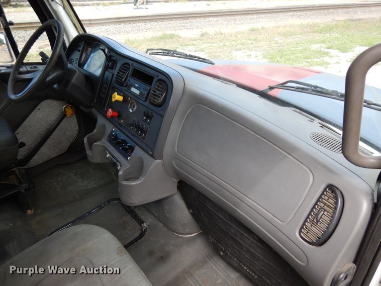 image for item DH6514 2006 Freightliner Business Class M2  hook lift truck