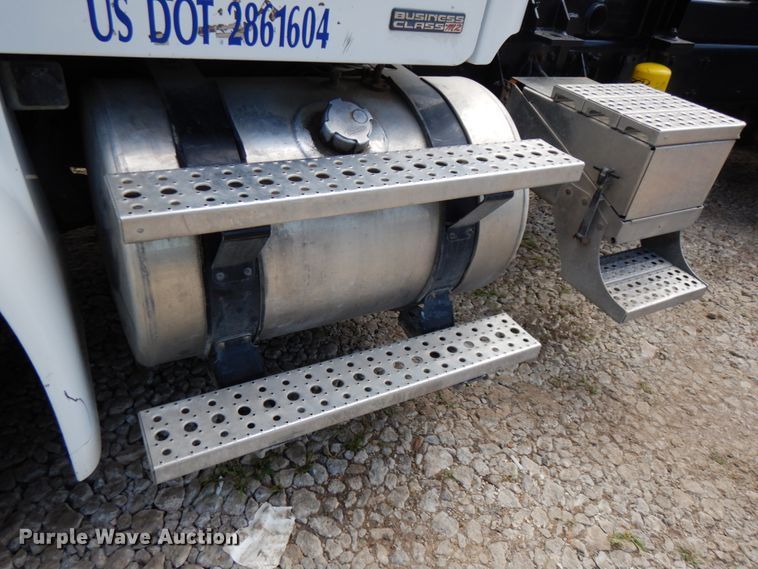 image for item DH6514 2006 Freightliner Business Class M2  hook lift truck