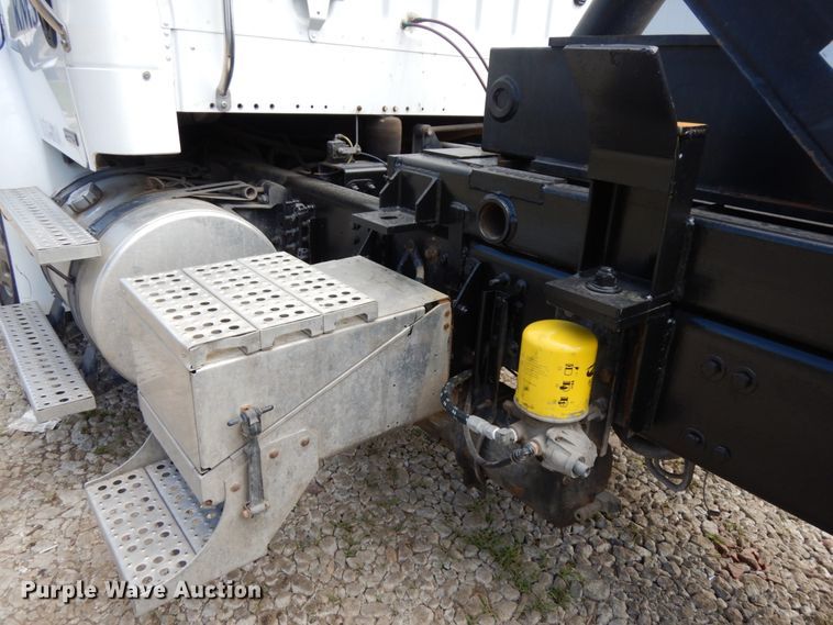 image for item DH6514 2006 Freightliner Business Class M2  hook lift truck