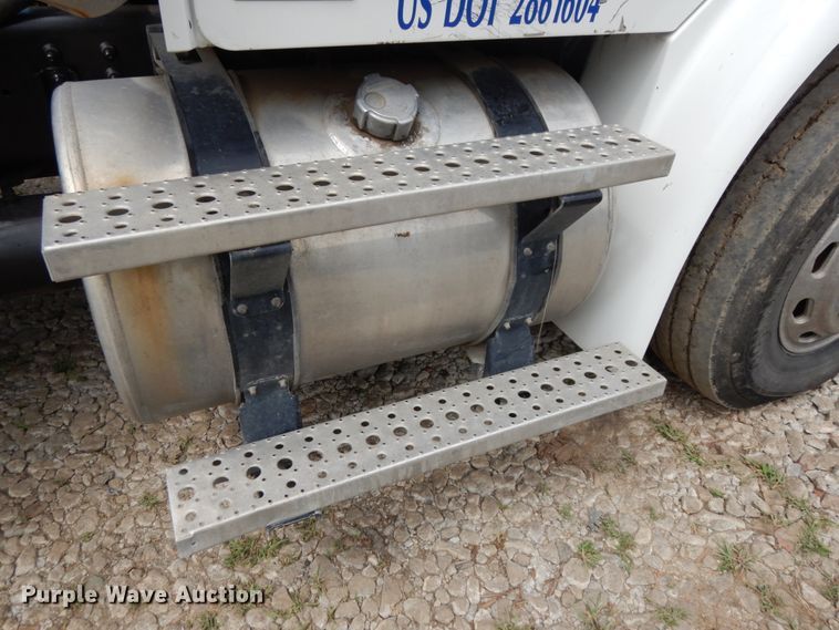 image for item DH6514 2006 Freightliner Business Class M2  hook lift truck