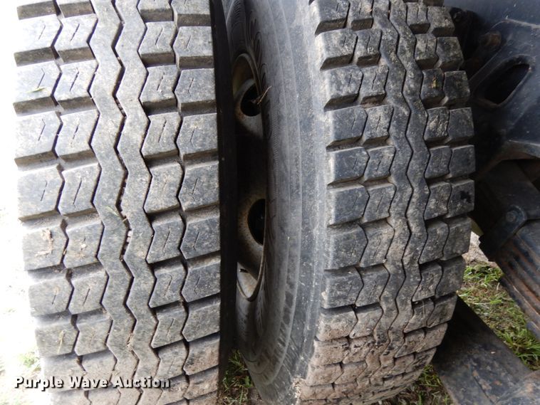 image for item DH6528 1996 Chevrolet Kodiak  flatbed truck