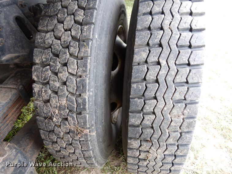 image for item DH6528 1996 Chevrolet Kodiak  flatbed truck