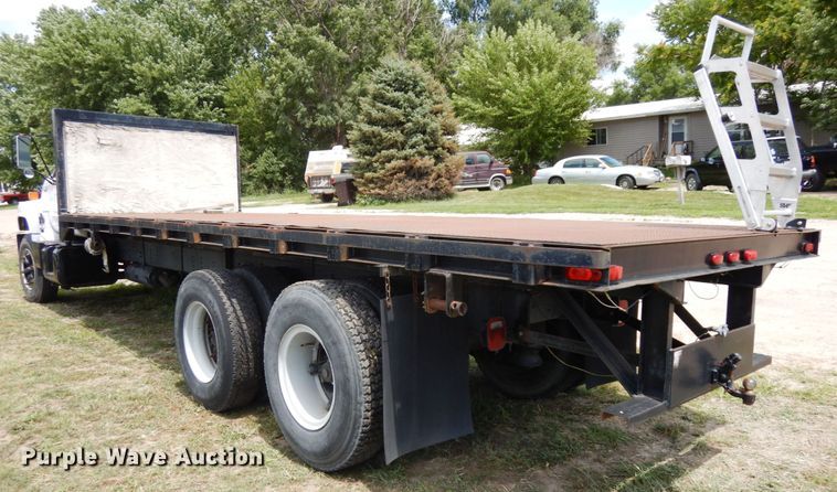 image for item DH6529 1996 GMC TopKick  flatbed truck