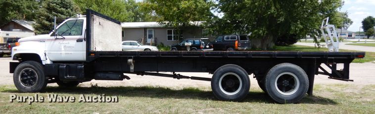 image for item DH6529 1996 GMC TopKick  flatbed truck