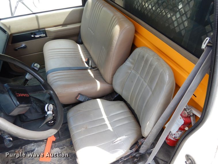 image for item DH6529 1996 GMC TopKick  flatbed truck