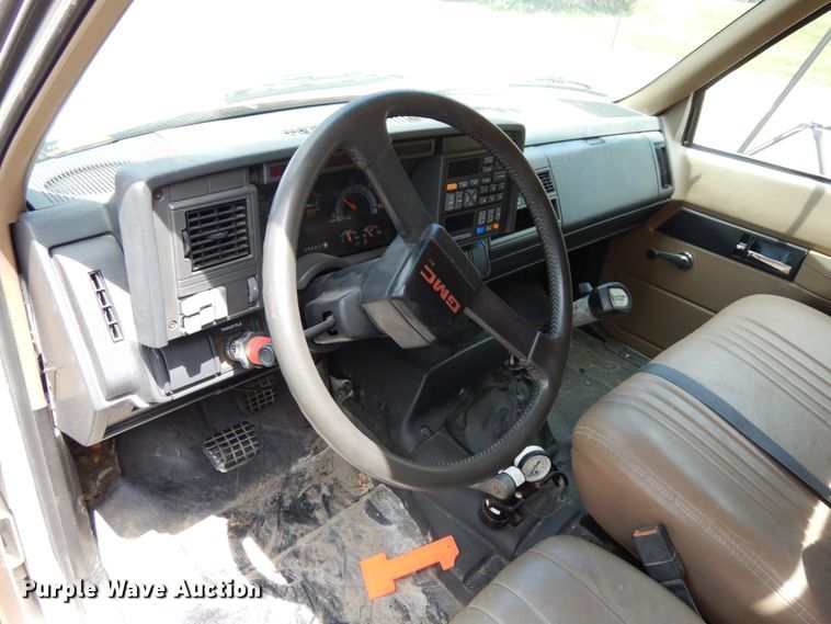 image for item DH6529 1996 GMC TopKick  flatbed truck