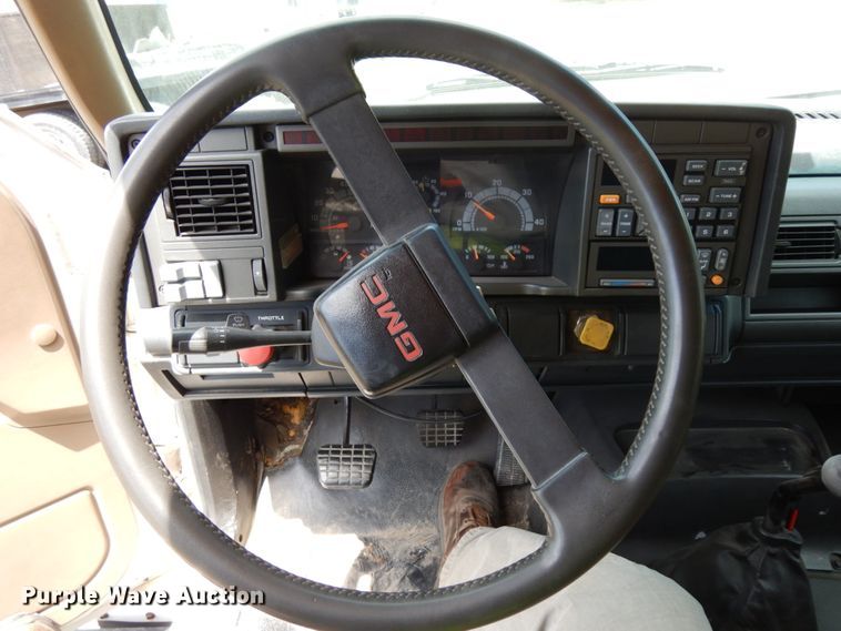 image for item DH6529 1996 GMC TopKick  flatbed truck