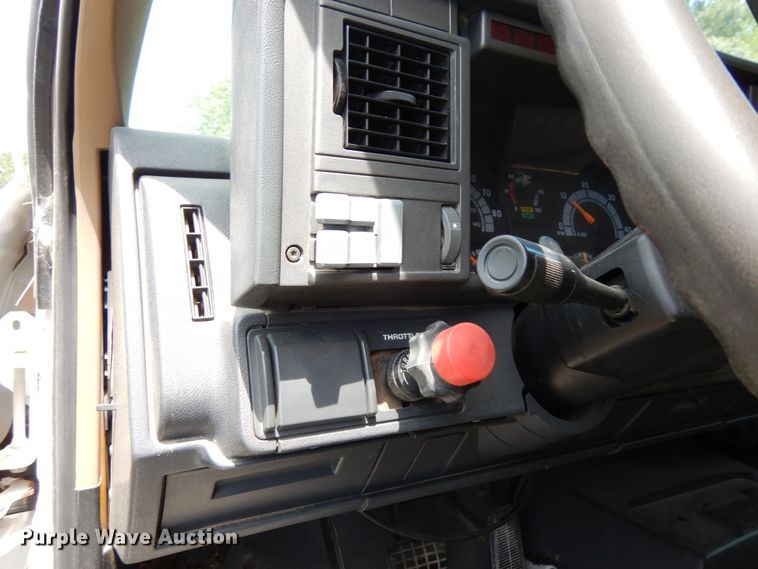 image for item DH6529 1996 GMC TopKick  flatbed truck