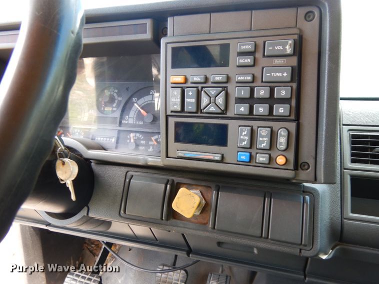 image for item DH6529 1996 GMC TopKick  flatbed truck